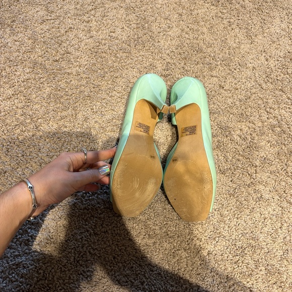 Jessica Simpson heels 10 - Picture 3 of 3